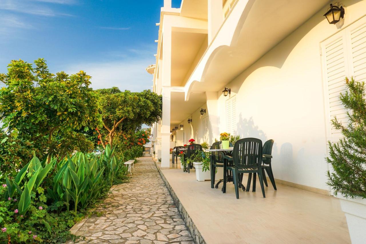 Cubaneros Holiday Inn Laganas Exterior photo